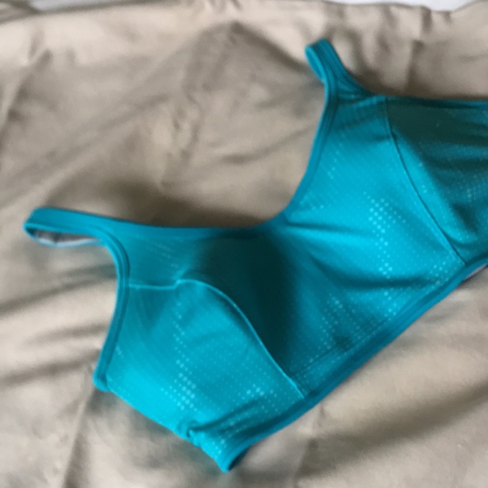 Sports bra size 34D